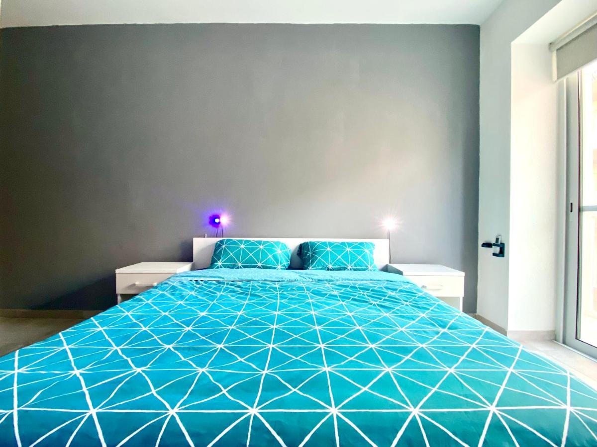 Central- Private En-Suite With Balcony In Shared Residence Pieta Экстерьер фото