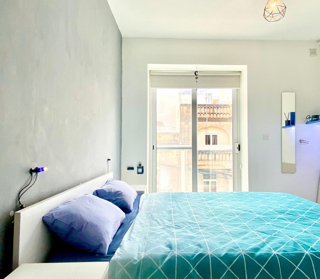 Central- Private En-Suite With Balcony In Shared Residence Pieta Экстерьер фото