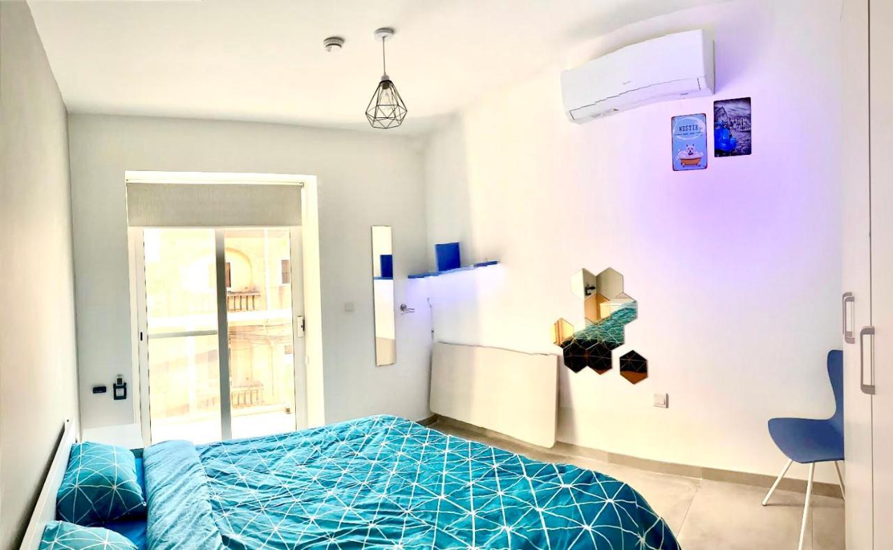 Central- Private En-Suite With Balcony In Shared Residence Pieta Экстерьер фото