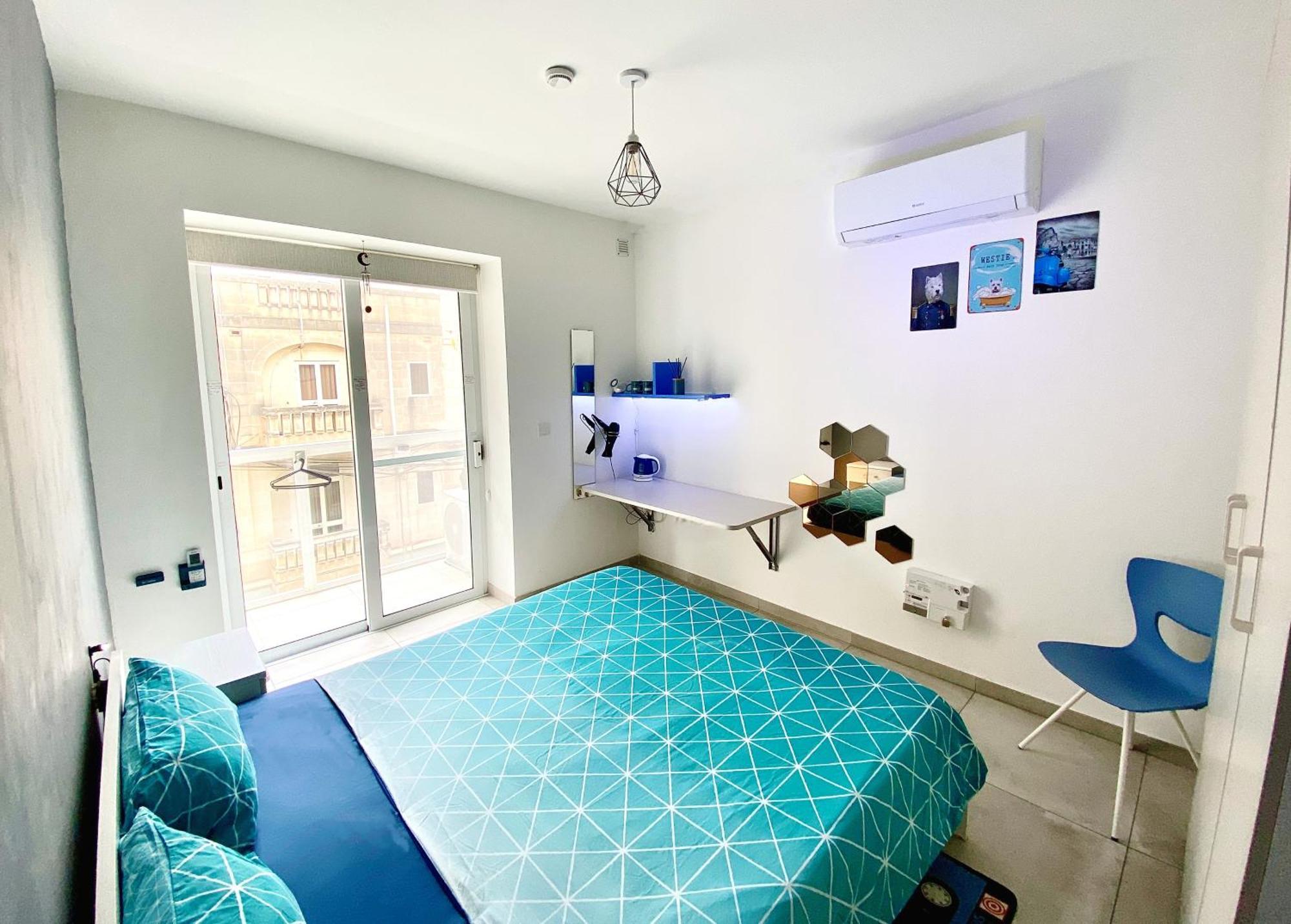 Central- Private En-Suite With Balcony In Shared Residence Pieta Экстерьер фото